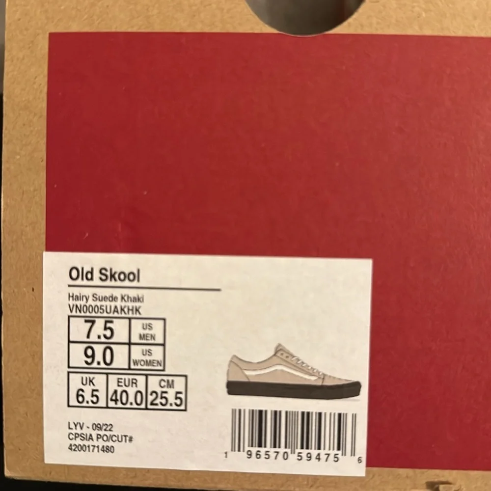 NEW Vans VANS OLD SKOOL 'HAIRY SUEDE' Women’s Size 9